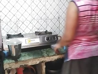 Devar Bhabhi - Devar Ne Bhabhi Ko Kitchen Me Choda Khana Banate Hue With Hindi Audio